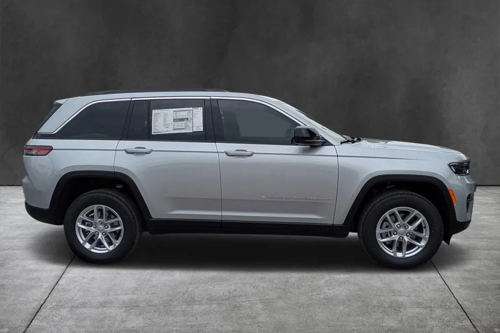 2025 Jeep Grand Cherokee Laredo X photo 1