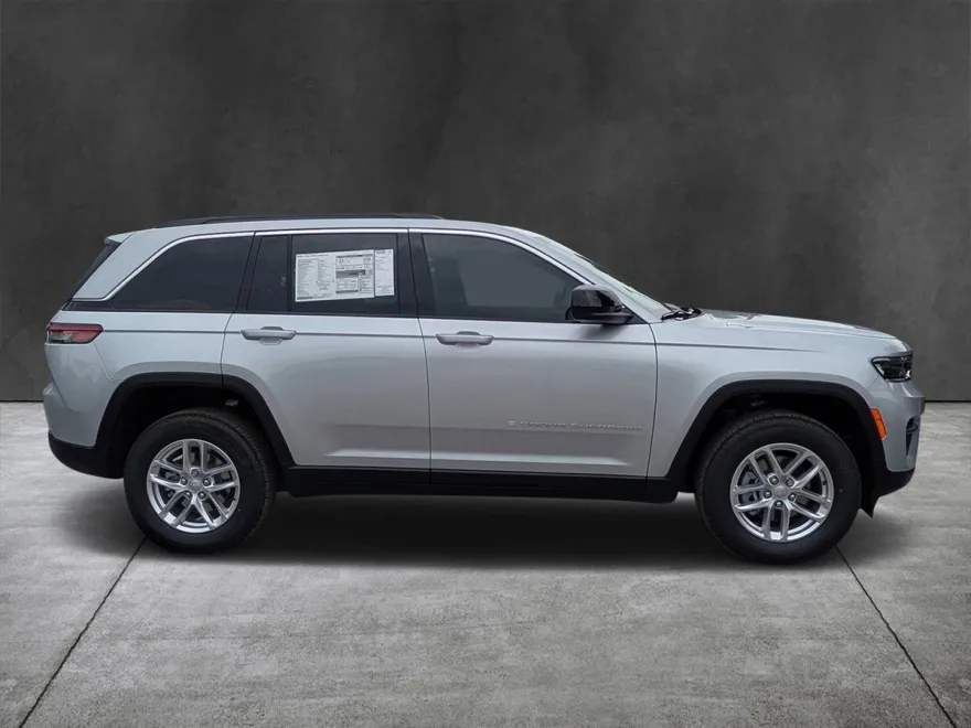 2025 Jeep Grand Cherokee Laredo X photo 1
