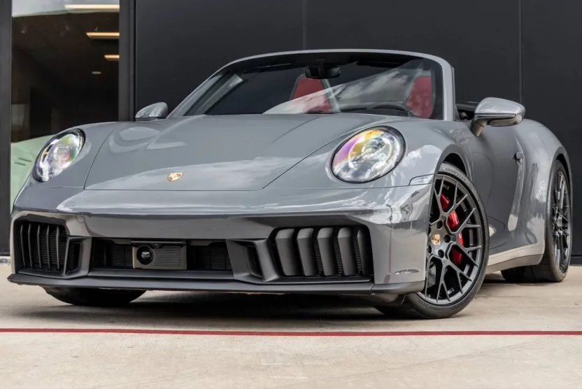 2025 Porsche 911 4 GTS Cabriolet photo 1