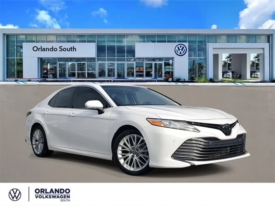 2018 Toyota Camry XLE photo 1