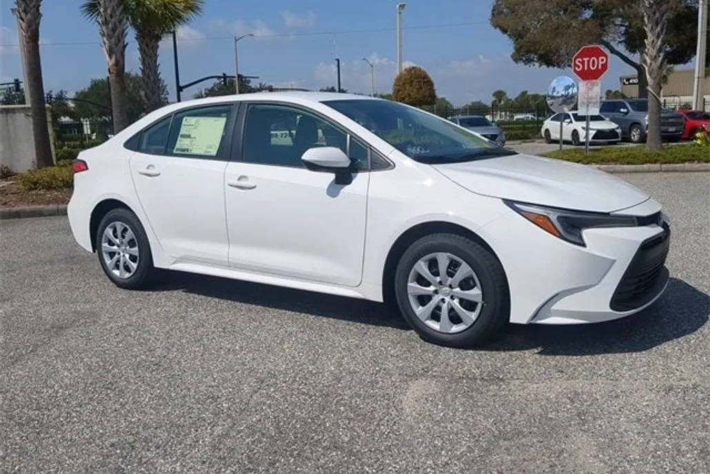2025 Toyota Corolla Hybrid LE photo 1