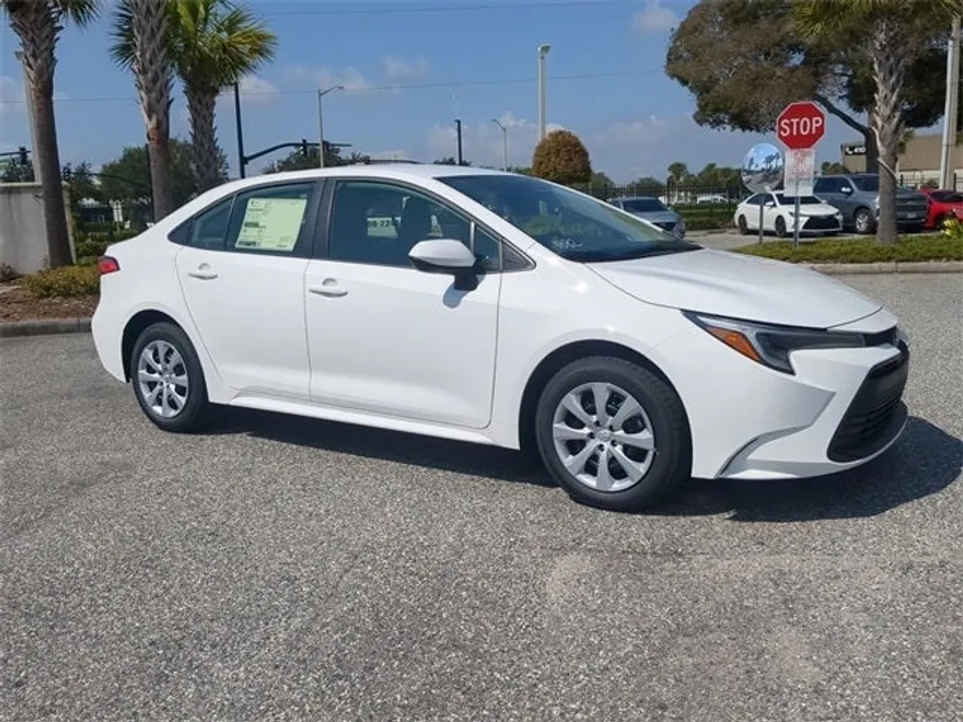 2025 Toyota Corolla Hybrid LE photo 1