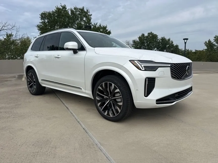 2026 Volvo XC90 Plus photo 1