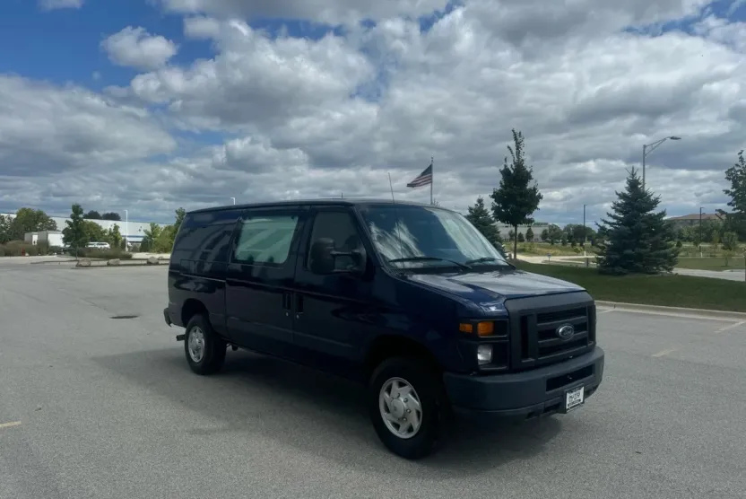 2011 Ford E-350 photo 1