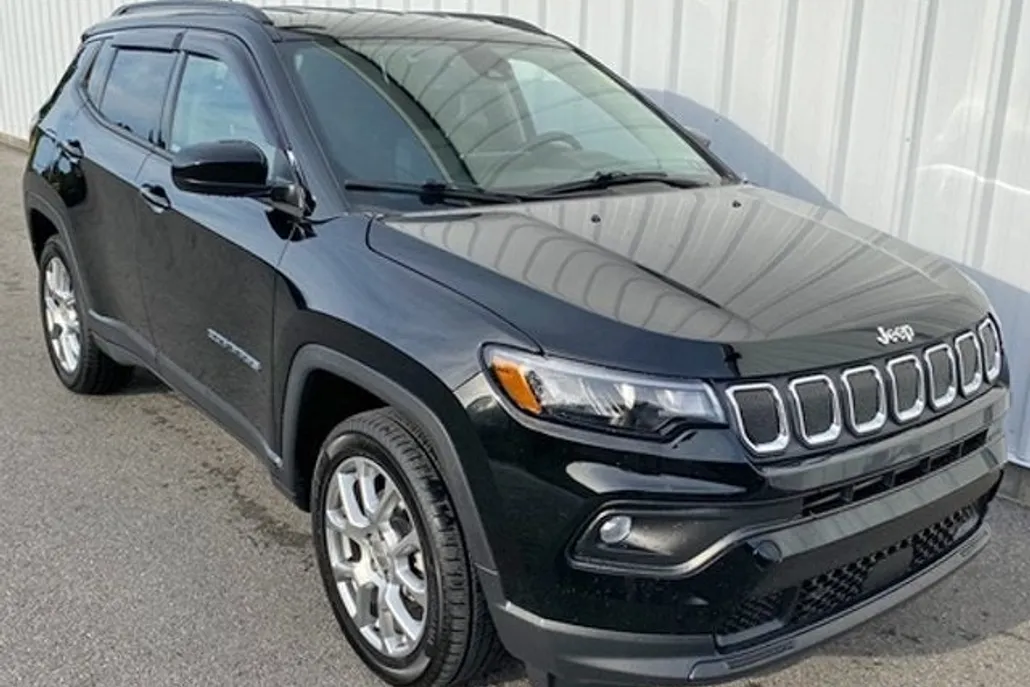 2022 Jeep Compass Latitude Lux photo 1
