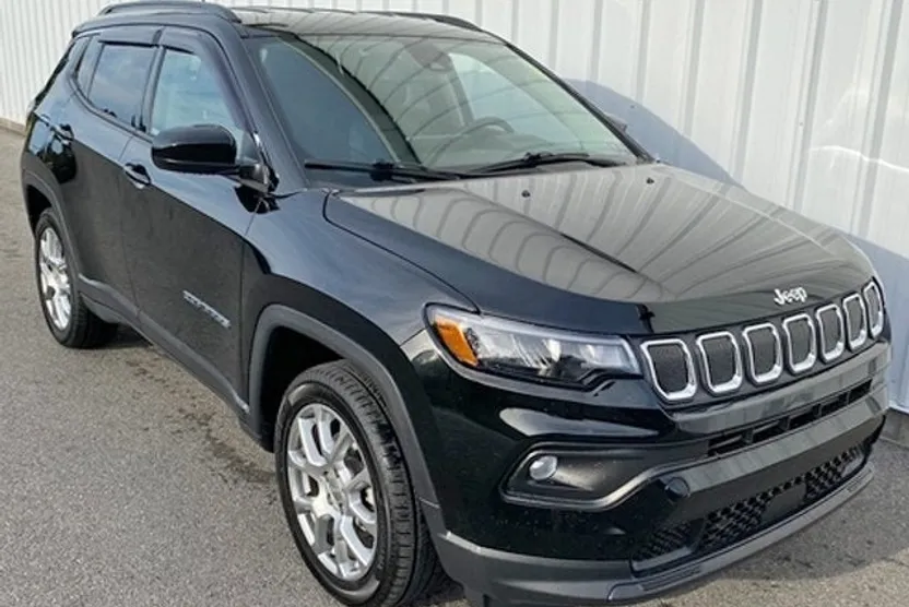 2022 Jeep Compass Latitude Lux photo 1