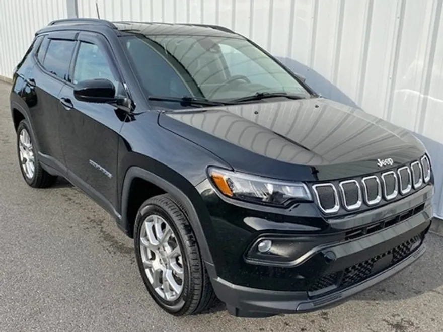 2022 Jeep Compass Latitude Lux photo 1