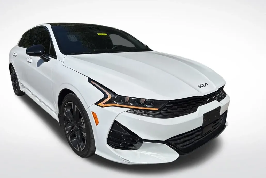 2023 Kia K5 GT-Line photo 1