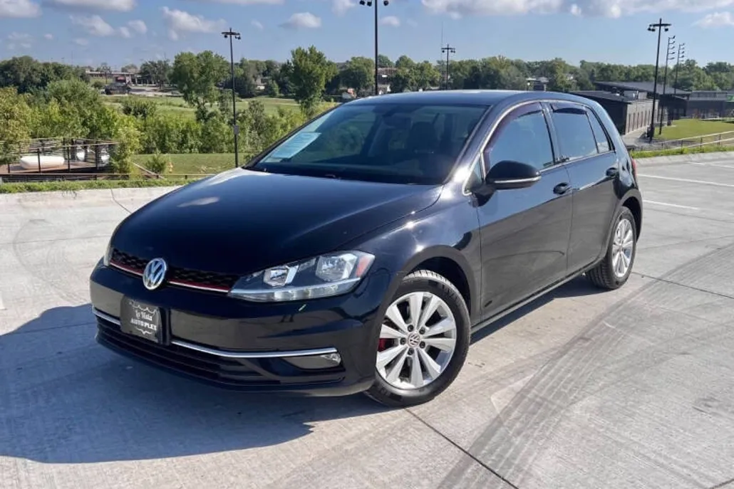 2018 Volkswagen Golf TSI SE photo 1