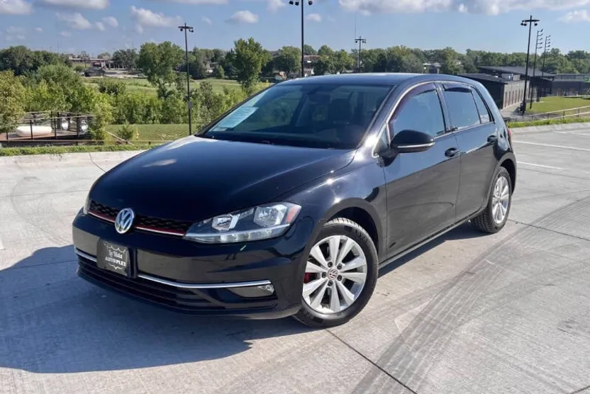 2018 Volkswagen Golf TSI SE photo 1