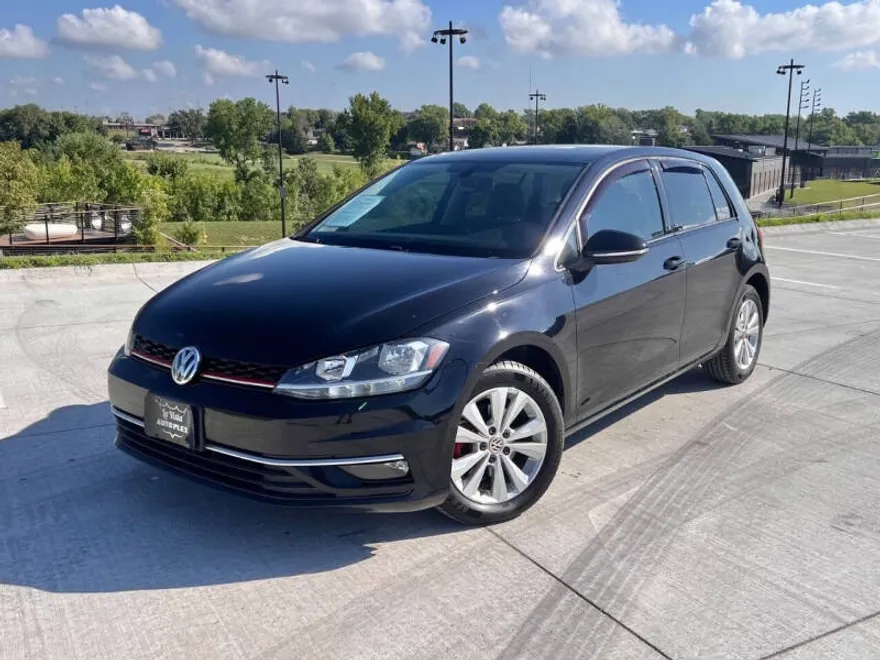 2018 Volkswagen Golf TSI SE photo 1