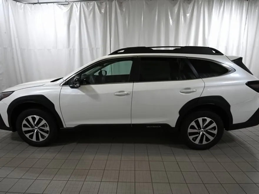 2025 Subaru Outback Premium photo 1