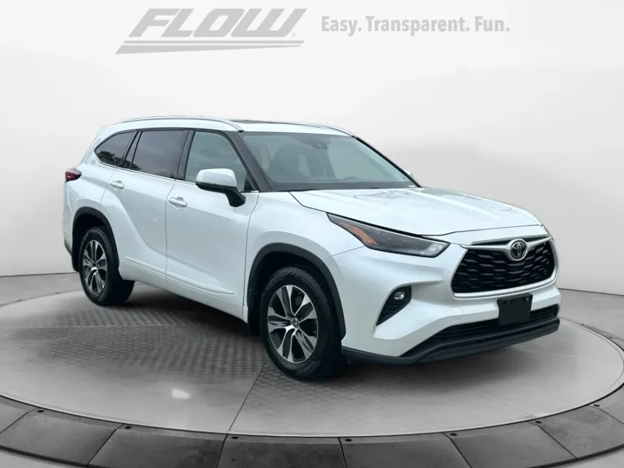 2022 Toyota Highlander XLE photo 1