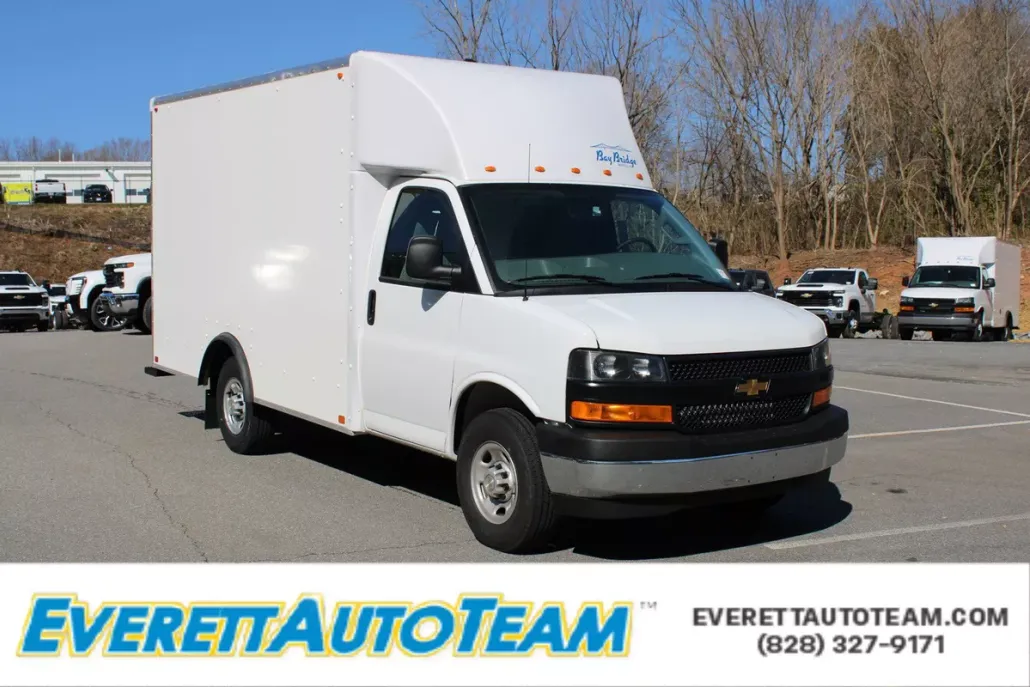 2024 Chevrolet Express Cutaway 3500 photo 1