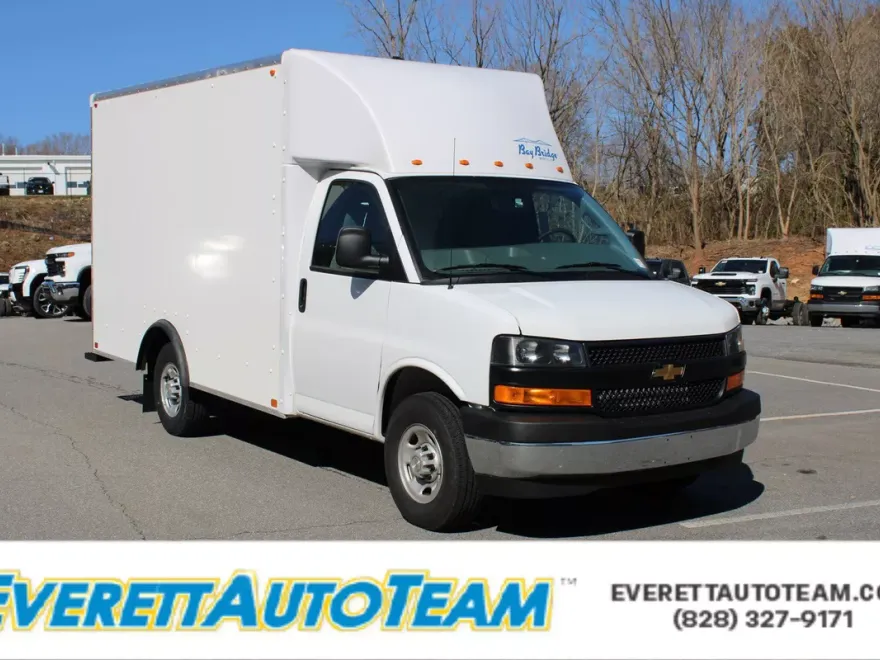 2024 Chevrolet Express Cutaway 3500 photo 1