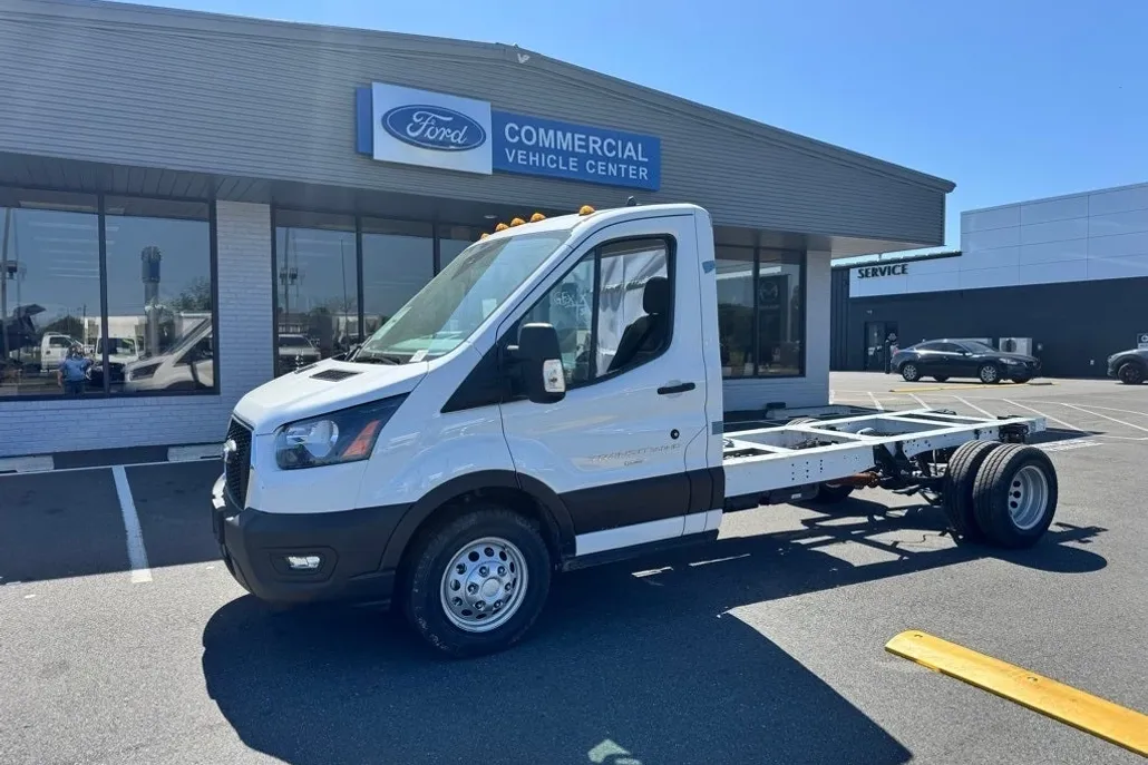2024 Ford Transit Cutaway Chassis photo 1
