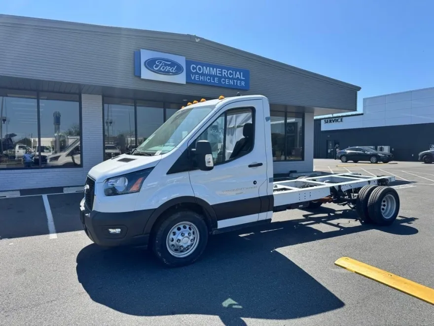 2024 Ford Transit Cutaway Chassis photo 1