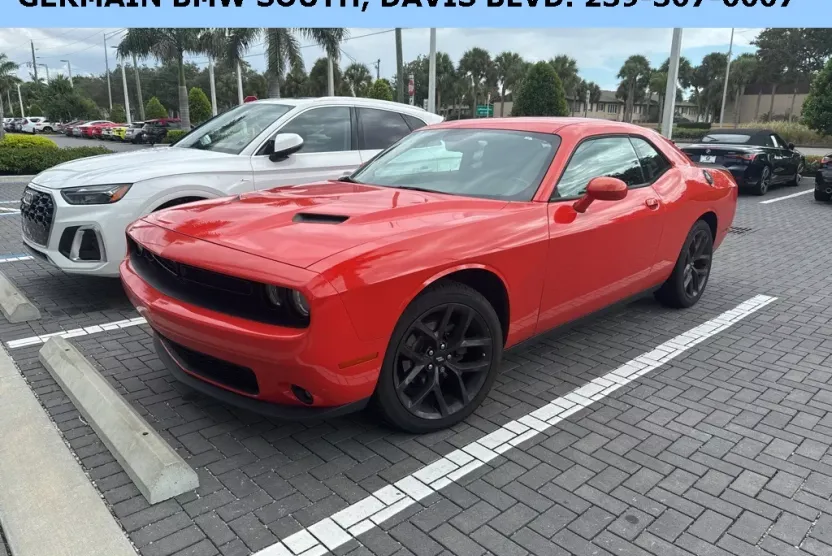 2019 Dodge Challenger SXT photo 1