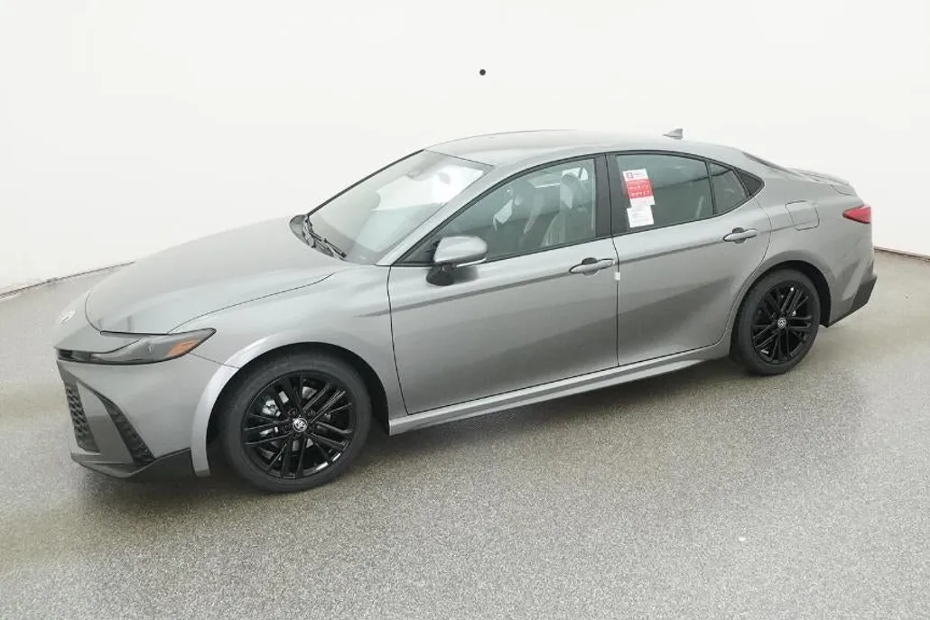 2026 Toyota Camry SE photo 1
