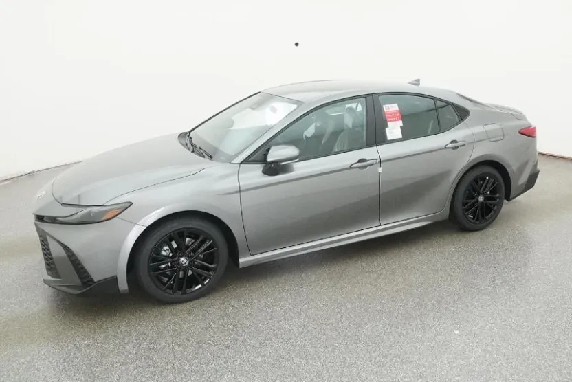 2026 Toyota Camry SE photo 1