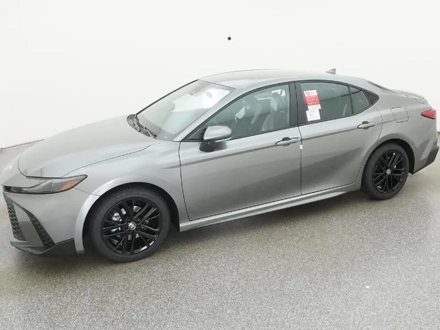 2026 Toyota Camry SE photo 1