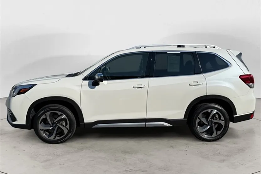 2022 Subaru Forester Touring photo 1