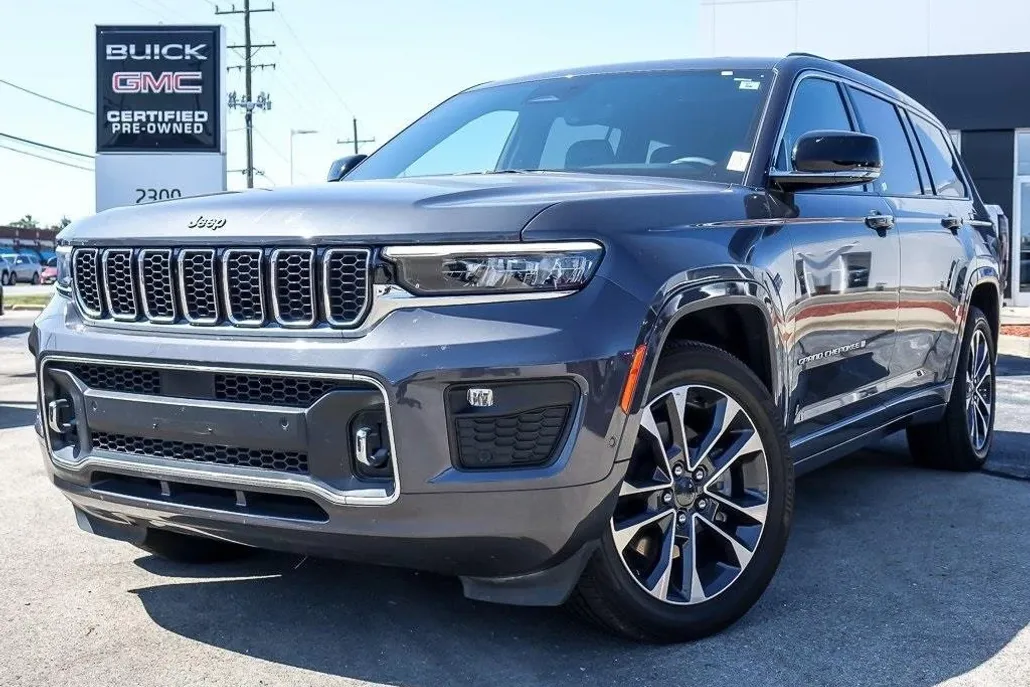 2023 Jeep Grand Cherokee Overland photo 1