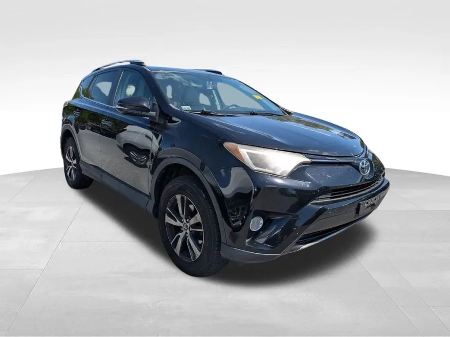 2016 Toyota RAV4 XLE photo 1