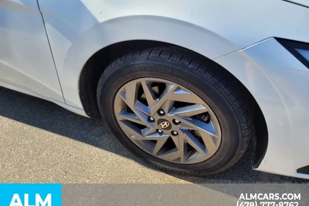 2024 Hyundai Elantra SEL photo 1