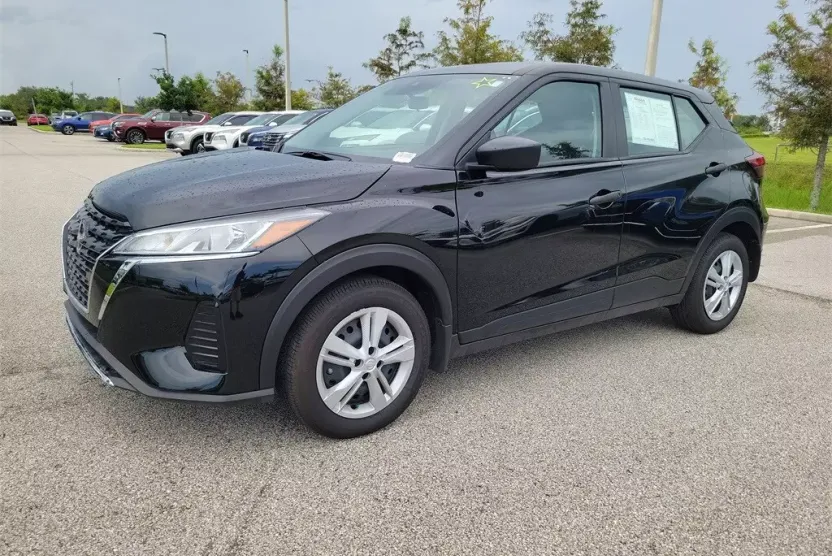 2024 Nissan Kicks S photo 1