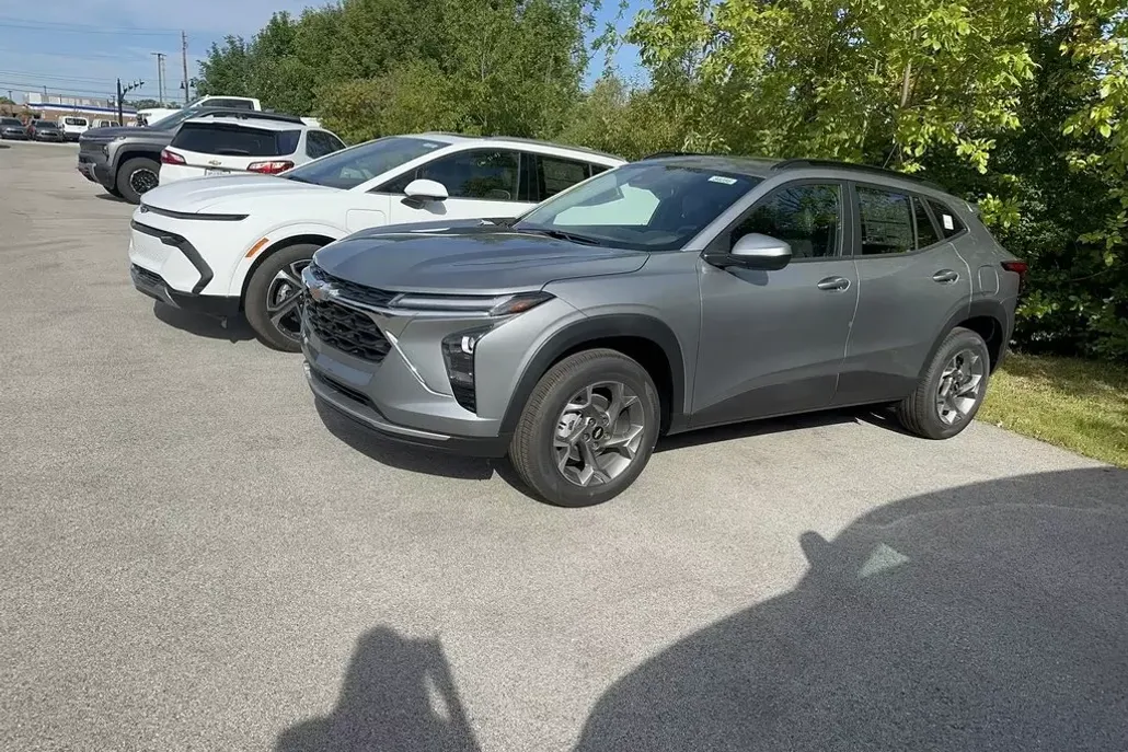 2026 Chevrolet Trax LT photo 1