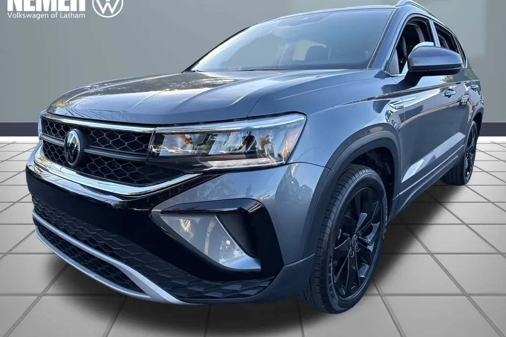2022 Volkswagen Taos SE photo 1