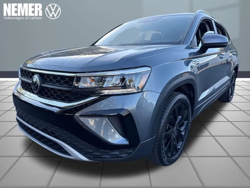 2022 Volkswagen Taos SE photo 1
