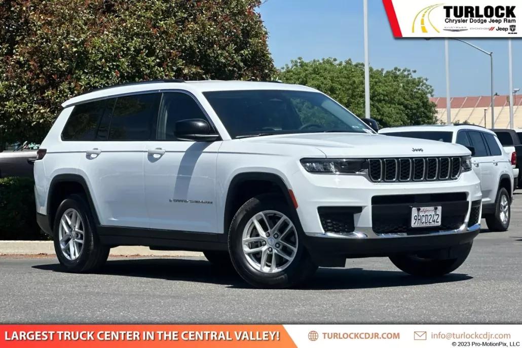 2023 Jeep Grand Cherokee Laredo photo 1