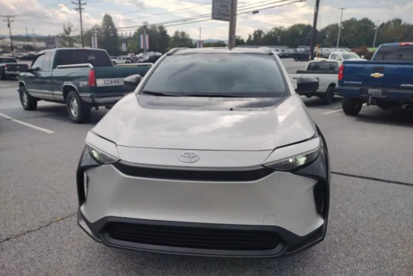 2024 Toyota bZ4X XLE photo 1