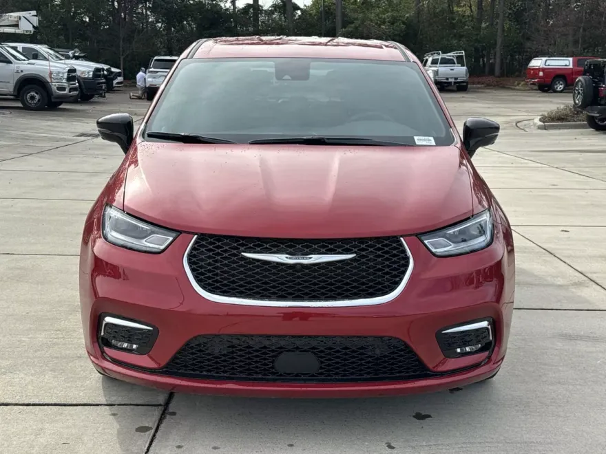 2025 Chrysler Pacifica photo 1