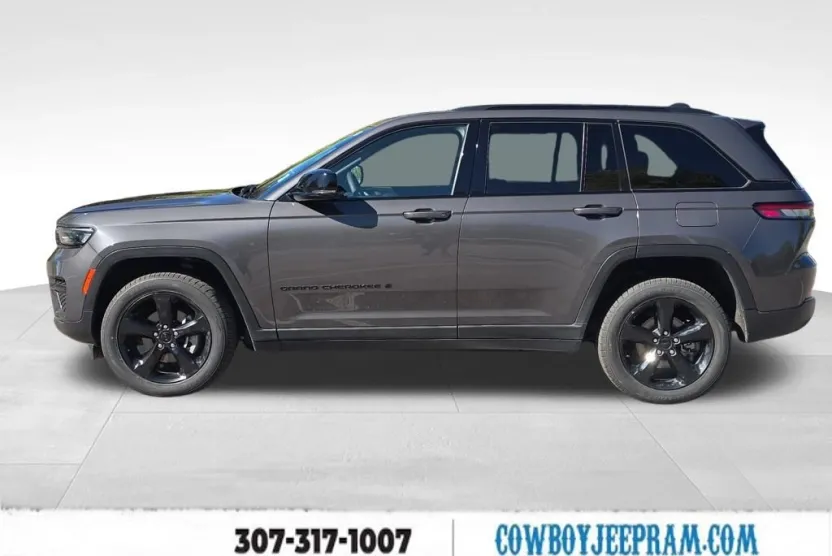 2023 Jeep Grand Cherokee Laredo Altitude X photo 1