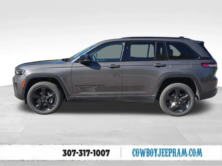 2023 Jeep Grand Cherokee Laredo Altitude X photo 1