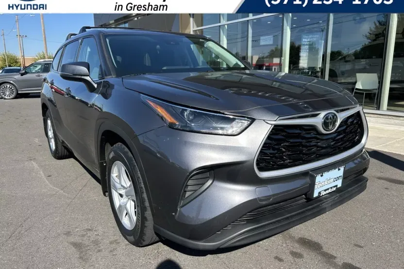 2022 Toyota Highlander L photo 1