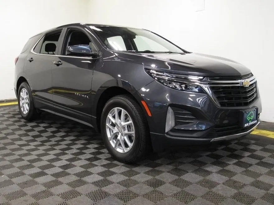 2022 Chevrolet Equinox LT photo 1