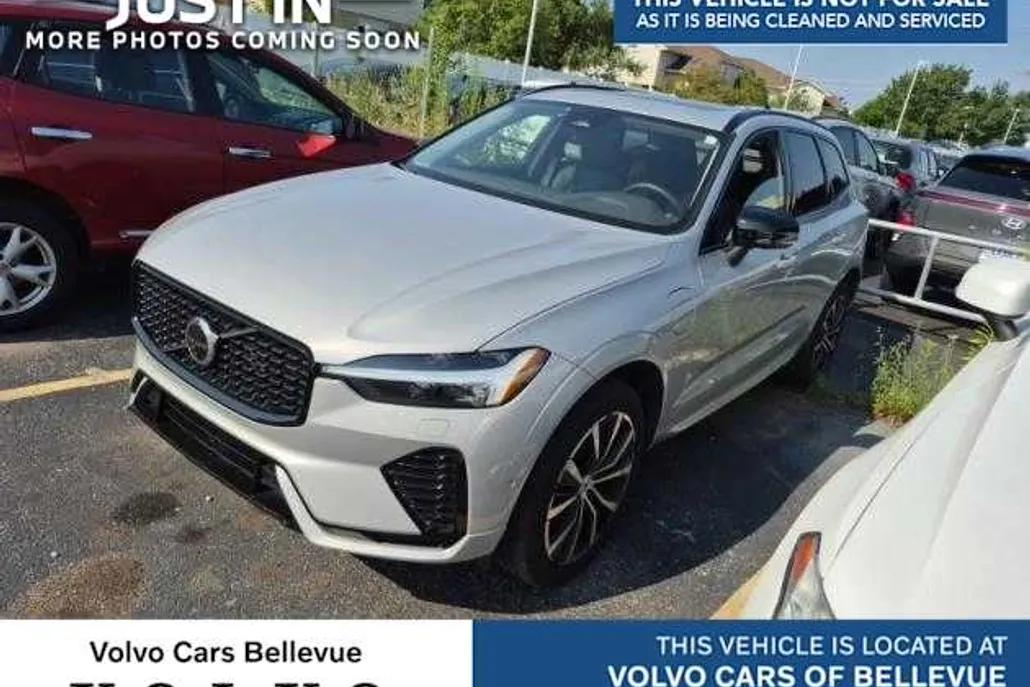2023 Volvo XC60 Recharge Hybrid Plus photo 1