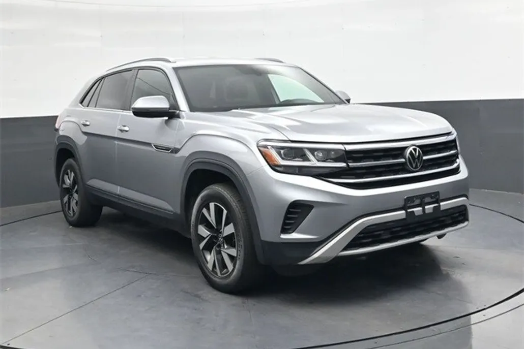2022 Volkswagen Atlas Cross Sport SE photo 1