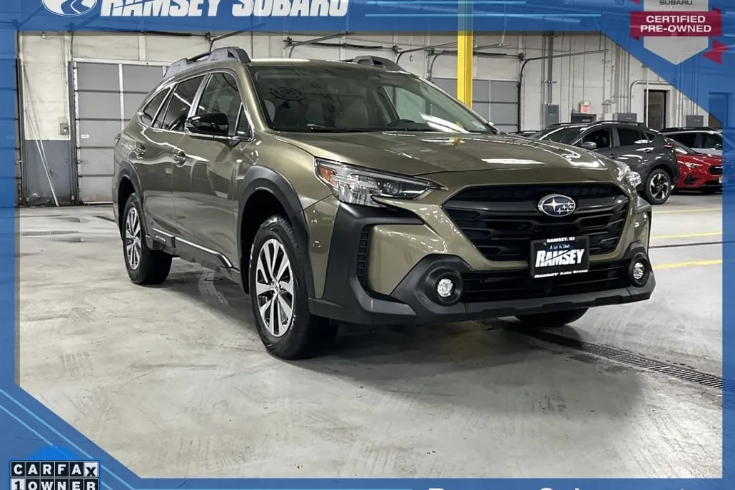 2023 Subaru Outback Premium photo 1