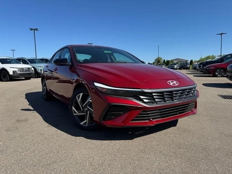 2025 Hyundai Elantra SEL Sport photo 1