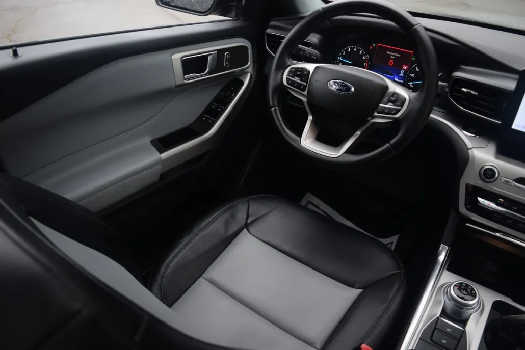 2022 Ford Explorer XLT photo 1