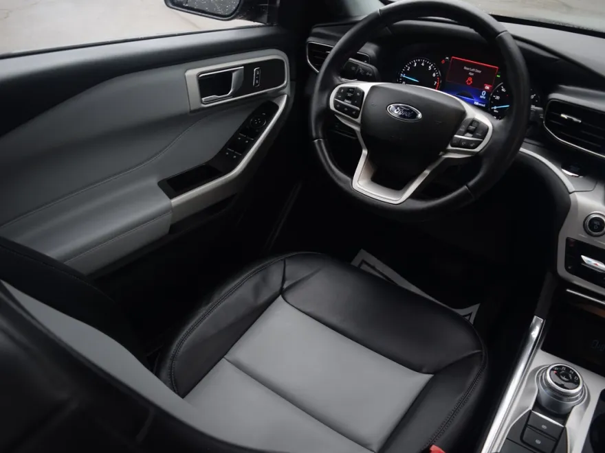 2022 Ford Explorer XLT photo 1