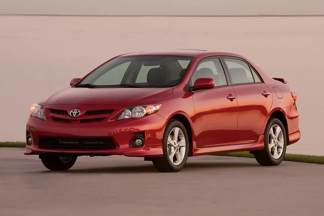 2013 Toyota Corolla LE photo 1