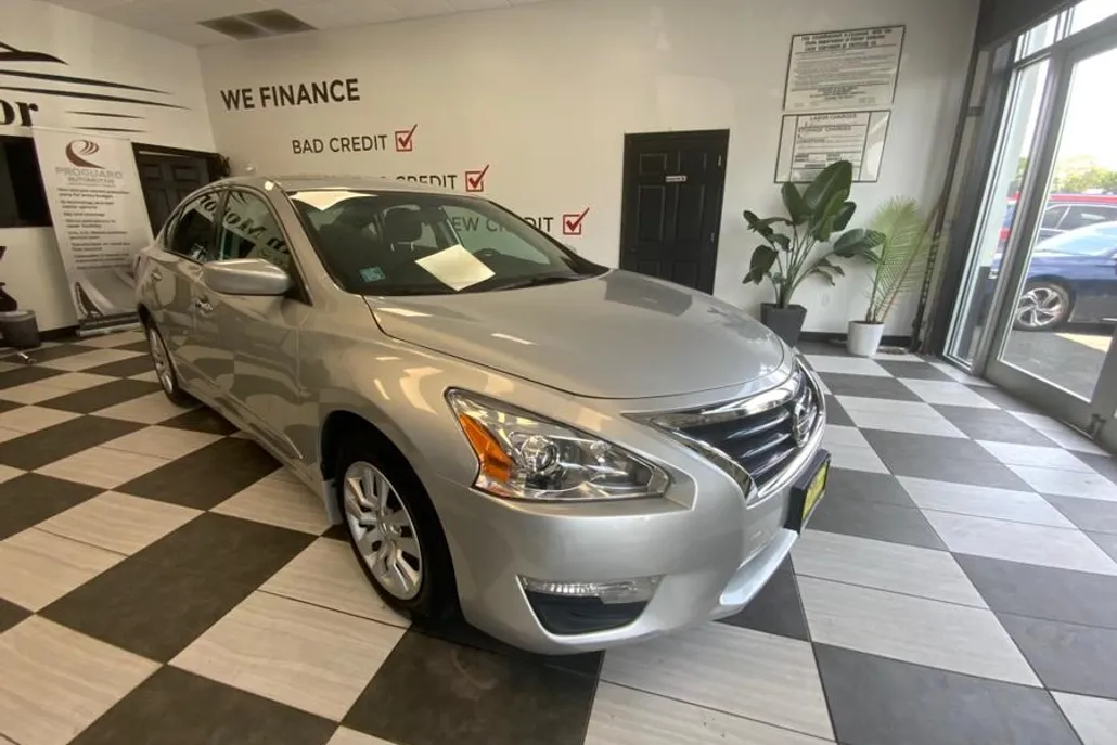 2015 Nissan Altima 2.5 S photo 1