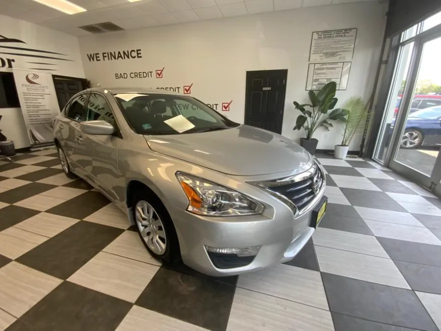 2015 Nissan Altima 2.5 S photo 1