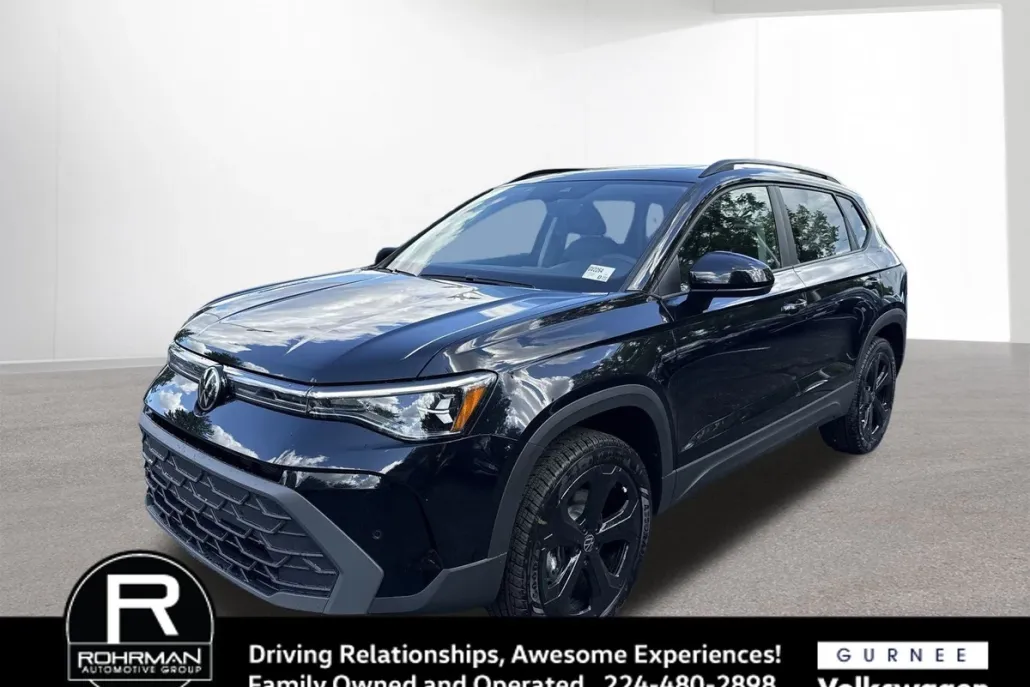 2025 Volkswagen Taos SE photo 1